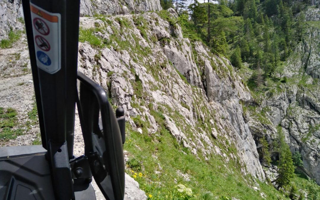 Traxter auf felsigen Wegen